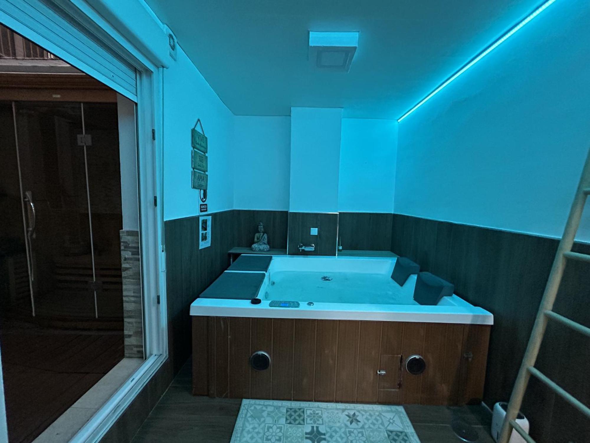 Lujo A Tu Alcance Con Spa Y Garaje Pleno Centro Huelva Esterno foto