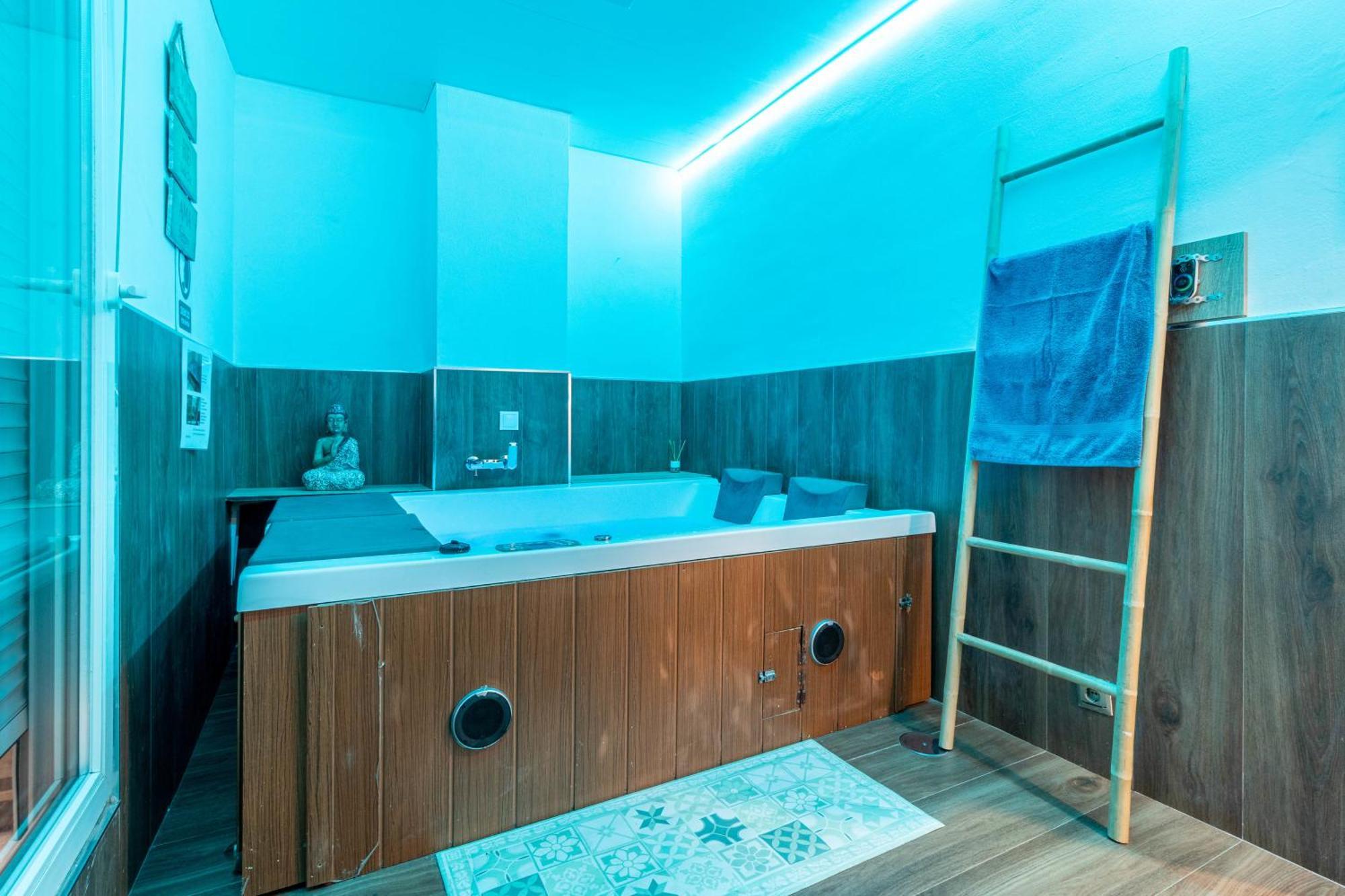 Lujo A Tu Alcance Con Spa Y Garaje Pleno Centro Huelva Esterno foto