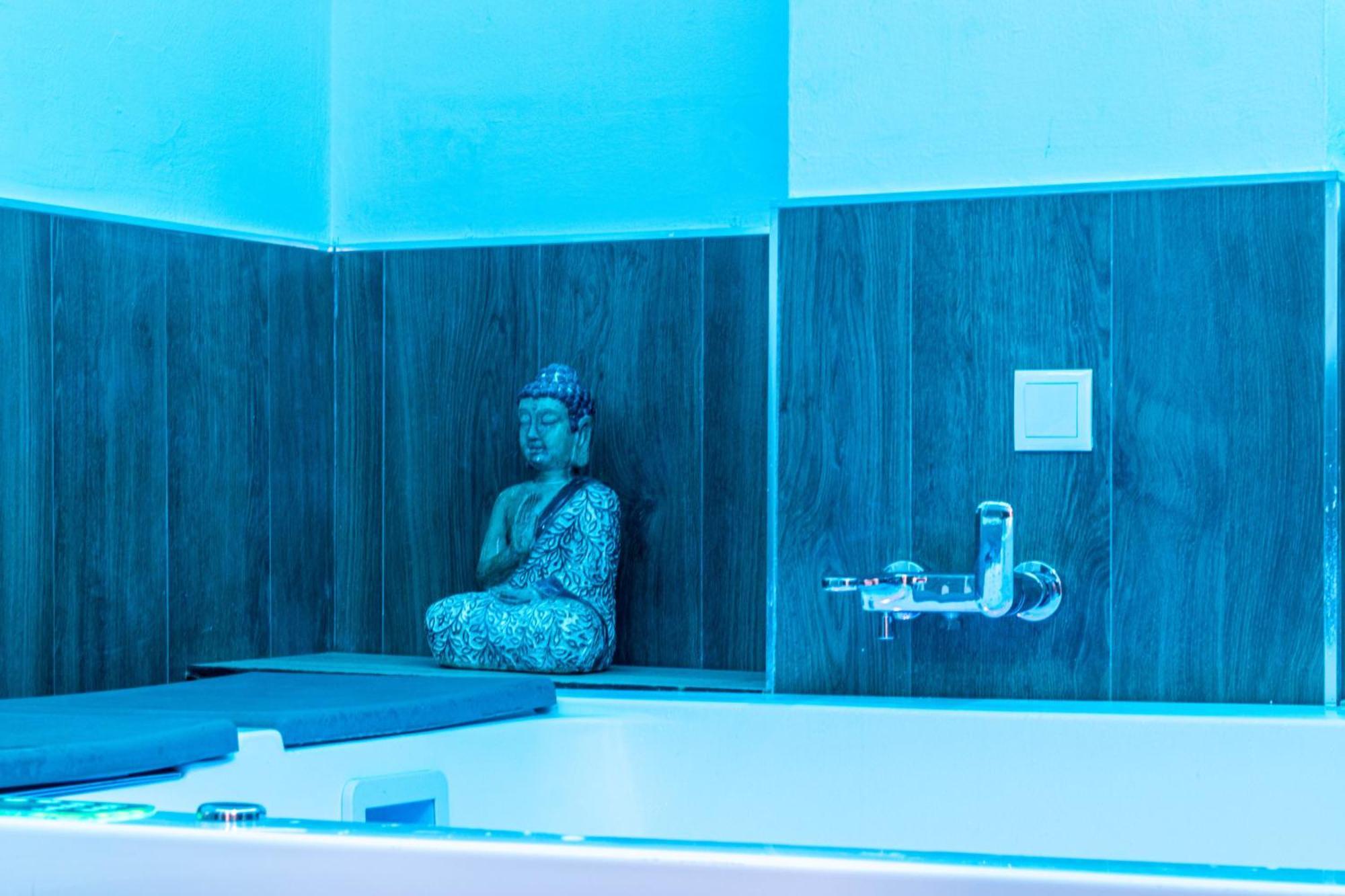 Lujo A Tu Alcance Con Spa Y Garaje Pleno Centro Huelva Esterno foto